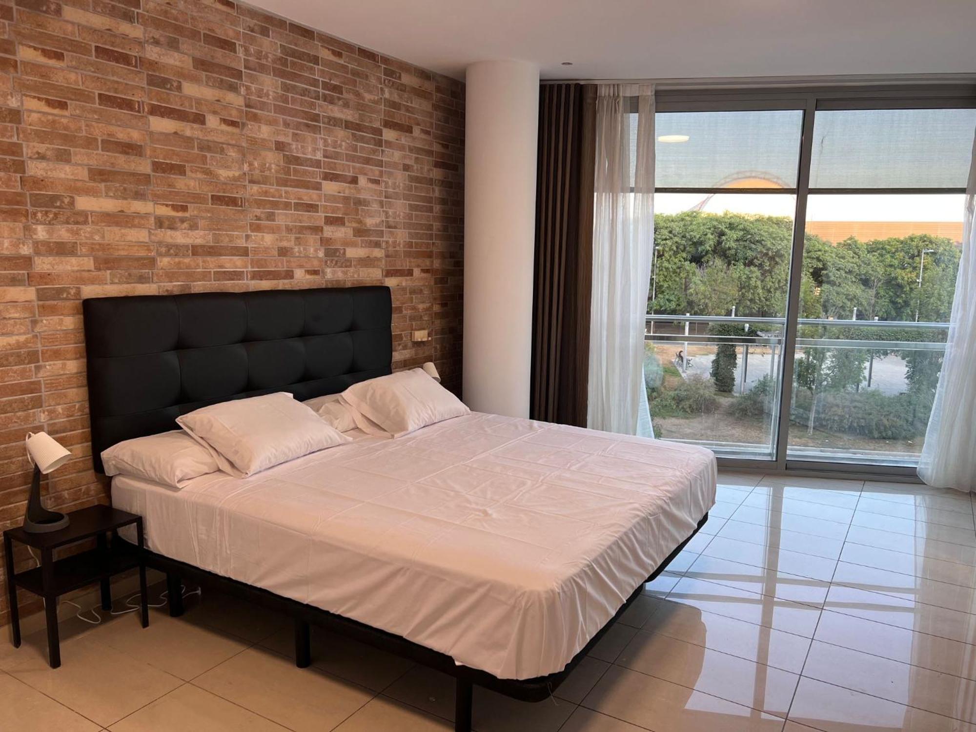 Fira Gran Via 2 - Private Rooms In A Shared Apartment - Habitaciones Privadas En Apartamento Compartido L'Hospitalet de Llobregat Extérieur photo