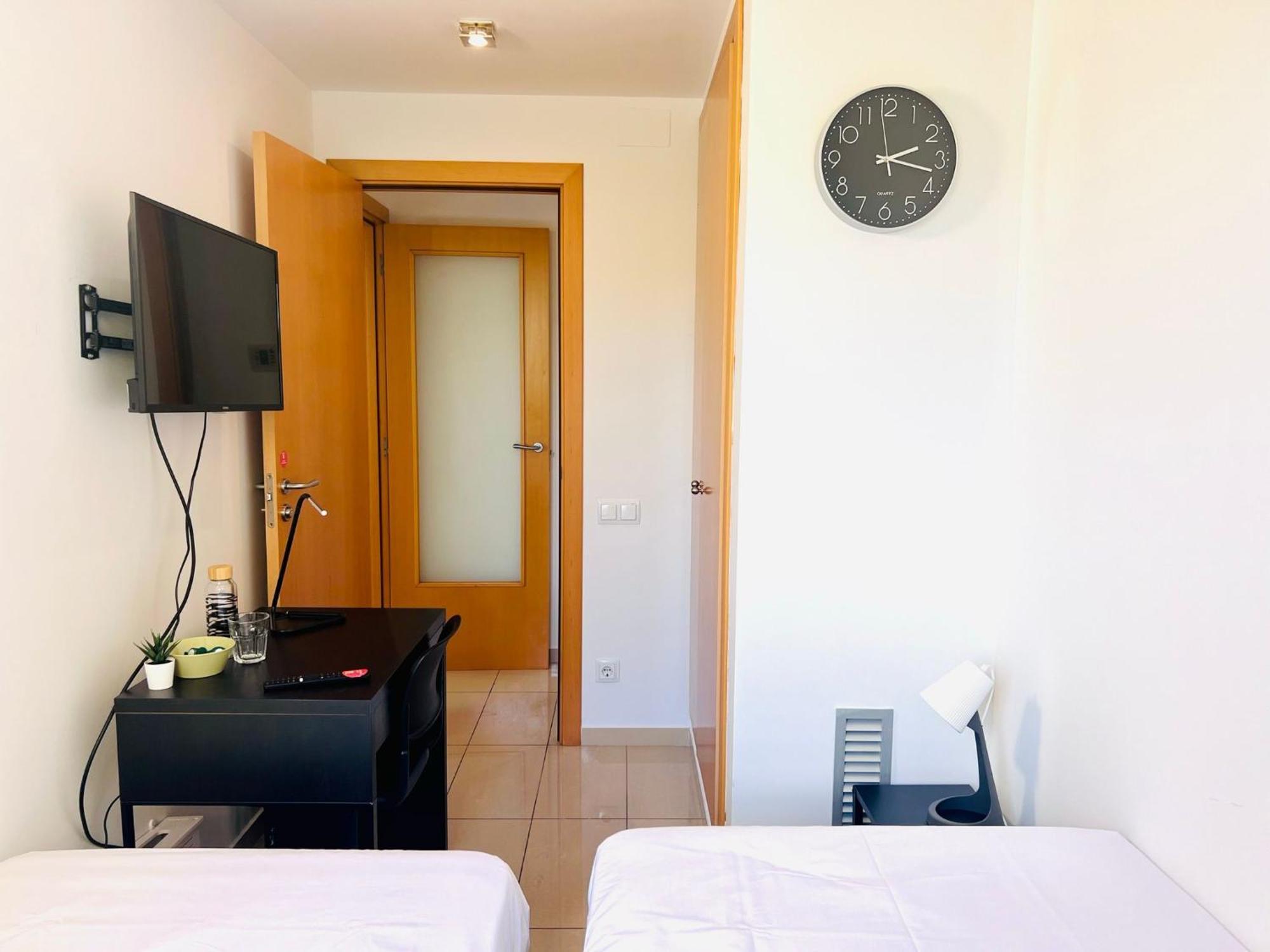 Fira Gran Via 2 - Private Rooms In A Shared Apartment - Habitaciones Privadas En Apartamento Compartido L'Hospitalet de Llobregat Extérieur photo